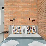 Kwiatowa Modern In The Center Of By Renters アパート