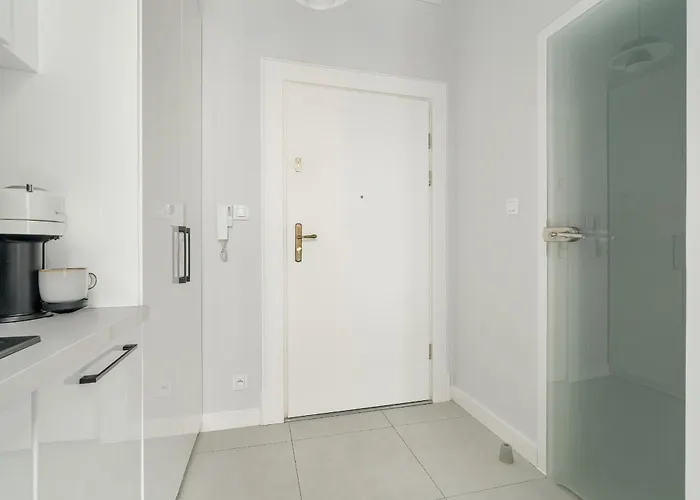 Kwiatowa Modern In The Center Of By Renters * 포즈난